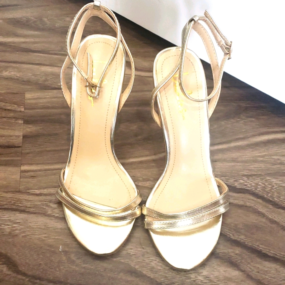 LULUS GOLD STRAPPY HEELS